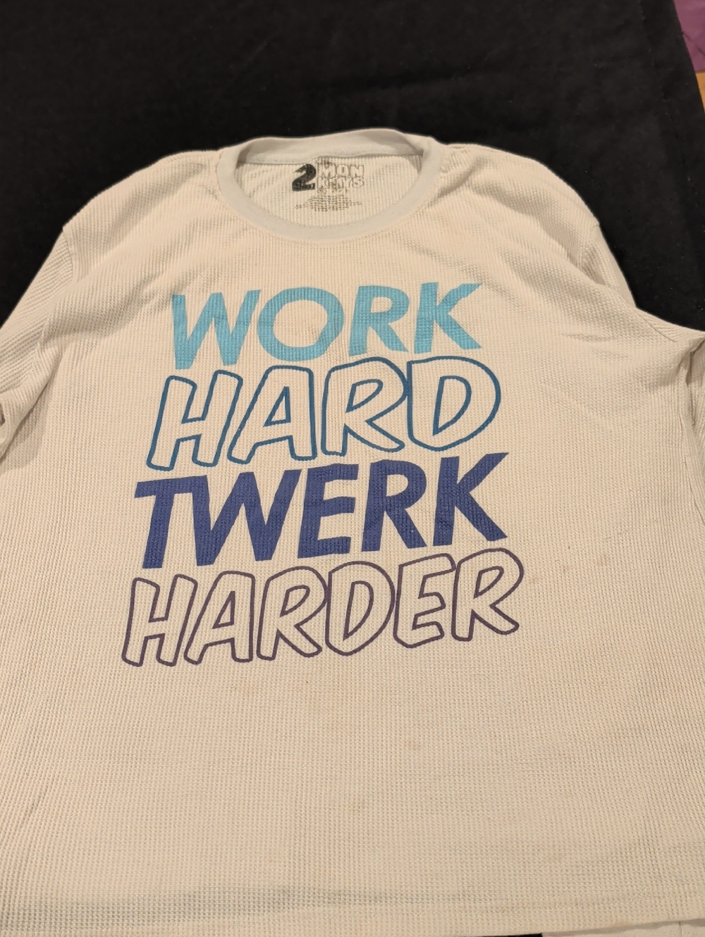 2xist White Long Sleeve Graphic Tee with Blue Text